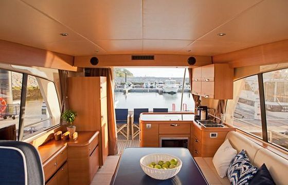 Greenline 40 Motor Yacht Charter in Pinhão, Portugal