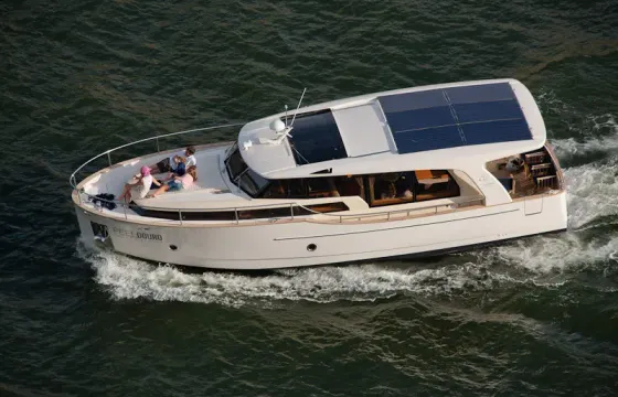 Greenline 40 Motor Yacht Charter in Pinhão, Portugal