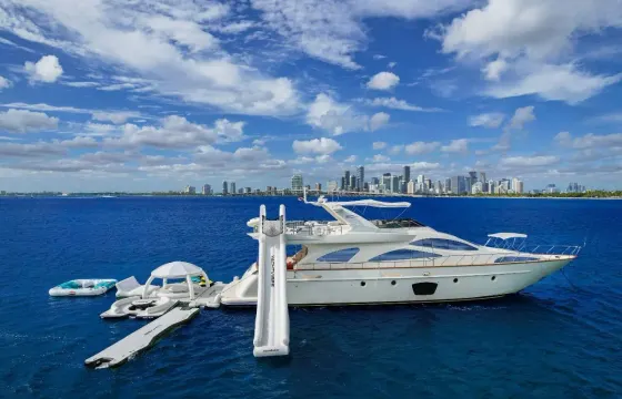 Unforgettable Azimut 80ft yacht for you to cruise like you should in Cancun