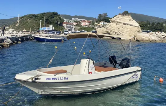 Explore Laganas Bay by No-License Powerboat – Turtles, Marathonisi & Keri Caves