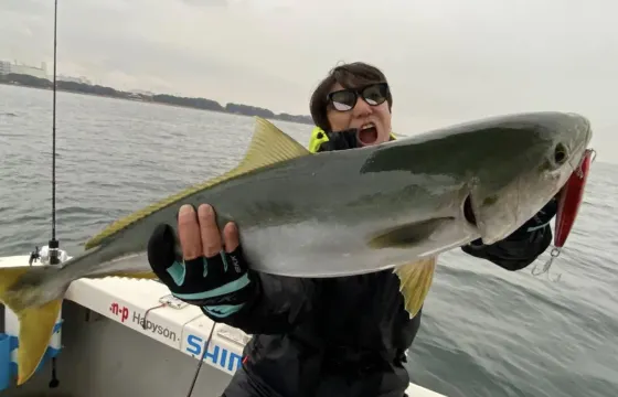 Off Shore Fishing in Osaka!! Captain Yoshi has the longest career in this area!!