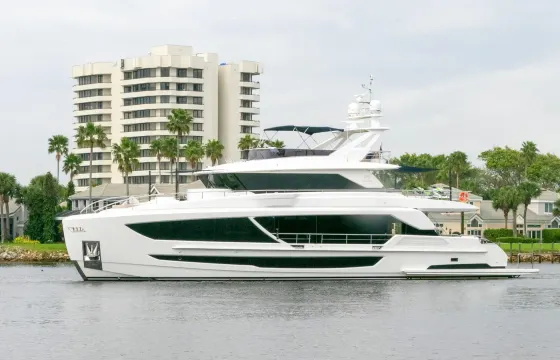Sail in Style: Luxe 100ft Horizon Trideck in South Florida!
