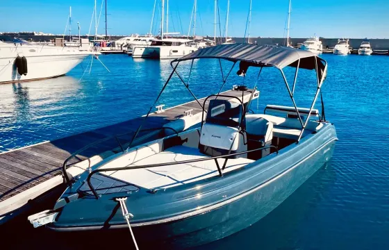Welcome to the brand new 19ft luxurious Athena boat!