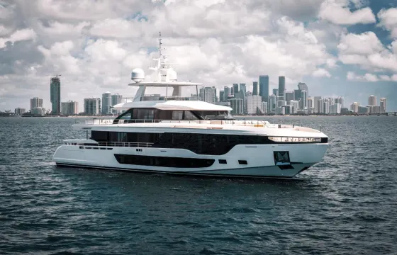 Luxurious 118ft Azimut Grande Serving South Florida and Bahamas