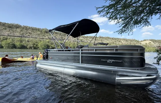 Lake Austin Party-Ready Pontoon for 9 – Captain & Lily Pad Included!