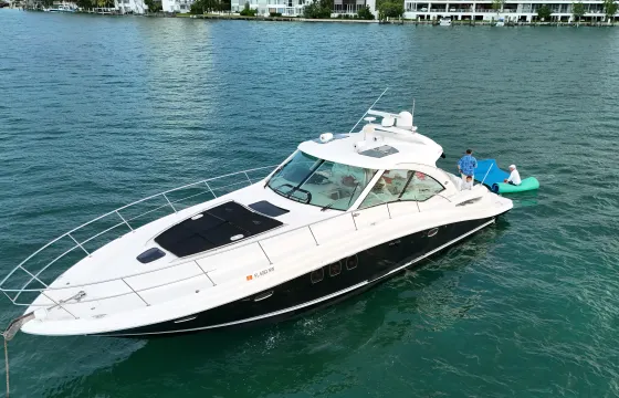 52ft Sea Ray Sundancer Yacht - Space for 13 Guests