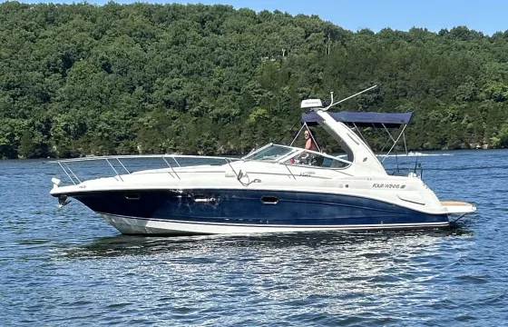 37' Luxury Bachelorette & Bachelor Party Boat Charter on Lake of the Ozarks