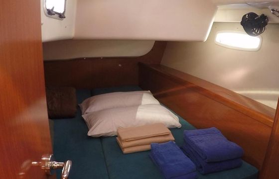 DAYCHARTER Luxury Sailboat rented in Barcelona for a small groups (11persons)