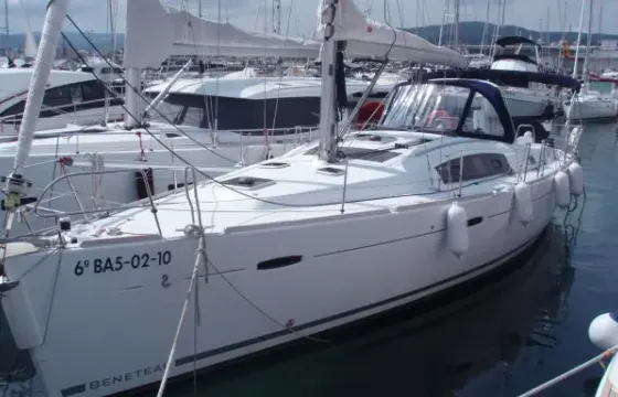 DAYCHARTER Luxury Sailboat rented in Barcelona for a small groups (11persons)