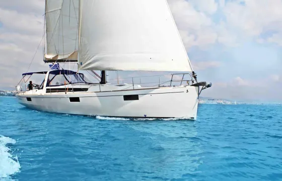 Private Luxury Morning Trips (5.5 h) to Dia island aboard Oceanis 48 Sailboat