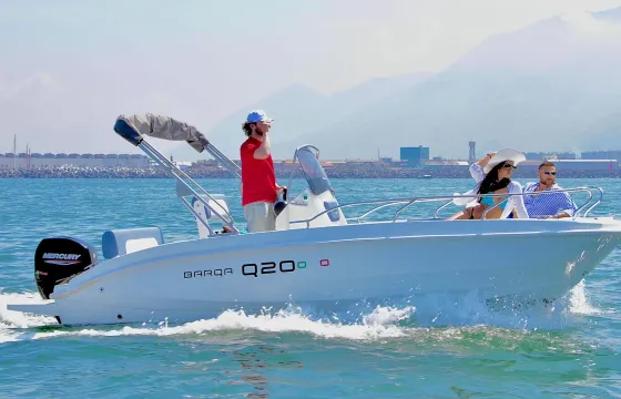 Barqa Q20 40 cv Deck Boat Rental in Torre Annunziata, Campania
