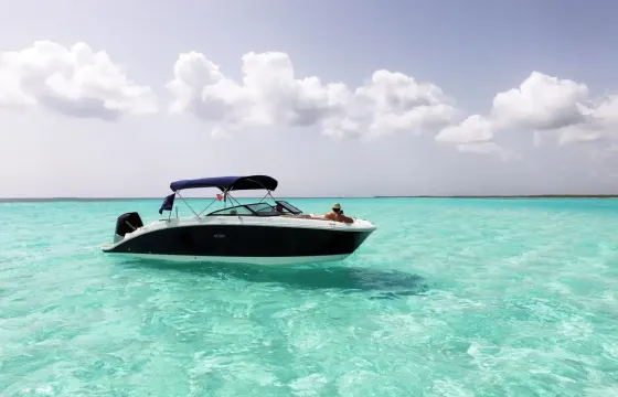 Private Sea Ray 28ft Boat Charter in Cozumel for 8 Guests