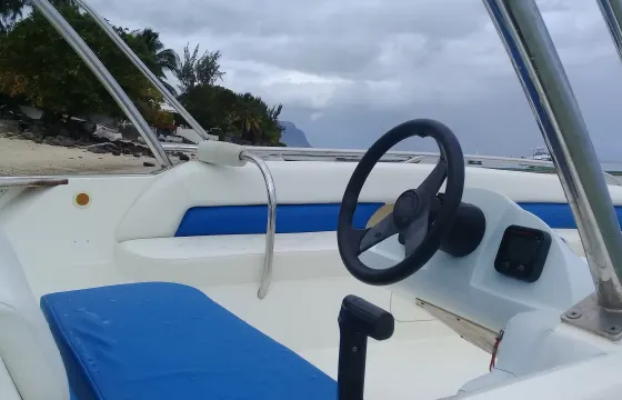 Deck Boat rental in Rivière Noire