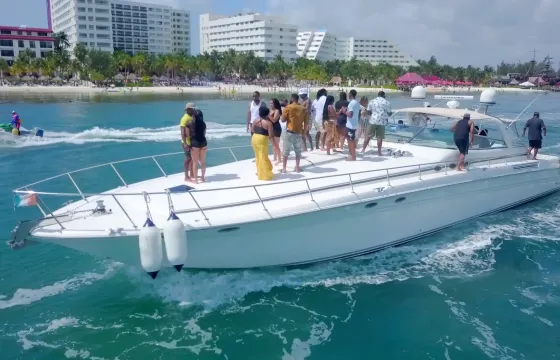 63ft Sea Ray to Accomodate up to 28 people aboard Cancun and Isla Mujeres!
