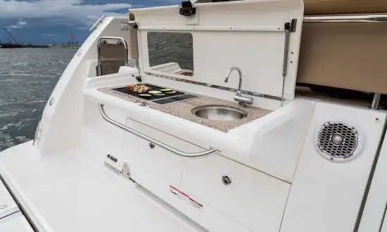 New Luxury Yacht w/Fly-Bridge, Sunpads, Fits 12 People Pickup Highlands NJ / NYC