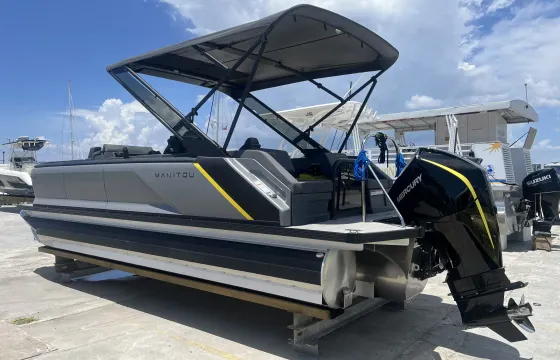 2024 Manitou Tritoon 300 HP for 11 passengers