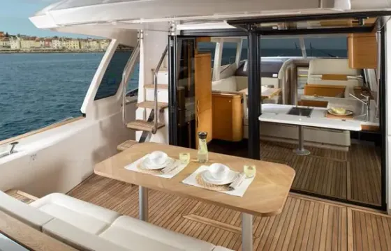 Greenline 48' Hybrid Motor Yacht! Come visit Arrabida Natural Park in our Yacht