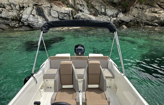 FIRULAIS, THE IDEAL BOAT TO EXPLORE THE BAY OF ROSES