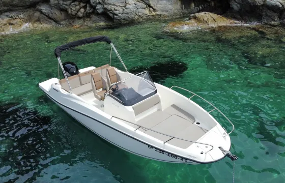 FIRULAIS, THE IDEAL BOAT TO EXPLORE THE BAY OF ROSES