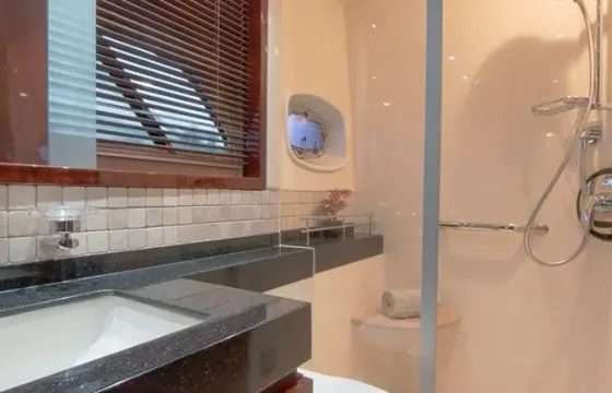 Beautiful Sea Ray Sundancer 540 Motor Yacht Charter in Miami Florida