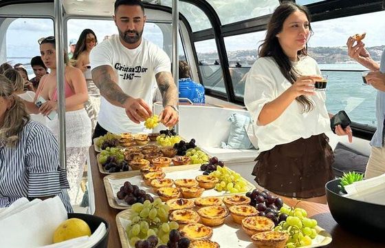 Lisbon Bachelor Party Sunset Cruise – Luxury Boat, Shots & Music