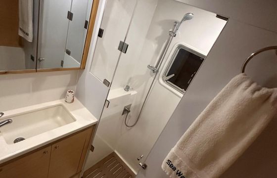 Luxury Catamaran Lagoon 52' Capacity up to 40