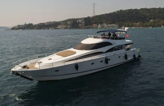59ft Luxury Yacht Bosphorus Tour in Istanbul – Up to 35 Guests