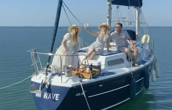 Vinho Verde & Moët Private Sailing Yacht Experience in Lisbon