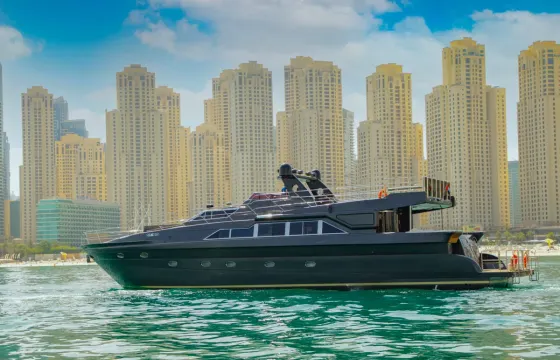 95ft Black Sunseeker Mega Yacht With Jacuzzi in Dubai