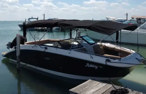 Sea Ray 27ft Private Boat Rental in Cancun for up to 8 Guests
