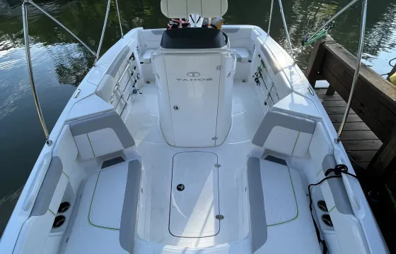 Lake Martin 21ft Tahoe Deck Boat (24hr Notice and Boating License Required)