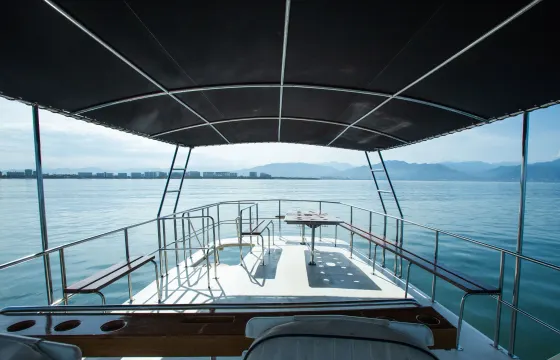 58ft Luxury Classic Hatteras Yacht with Premium Open Bar & Meals
