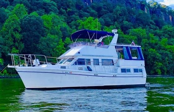 40ft Private Yacht charter for all occasions in Branford and Thimble Islands.