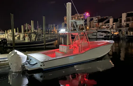 33ft Ocean Master Sportfishing Charter - Light Tackle Fishing in Fort Lauderdale