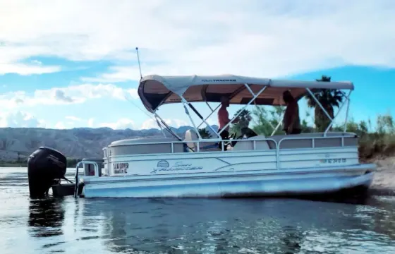 Family Fun! 22' Sun Tracker Pontoon, 115 Hp | Double Bimini | BBQ | 2Hr minimum