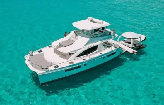 Luxurious Leopard 51’ Power Catamaran in Cancun w/ Super Yacht Crew