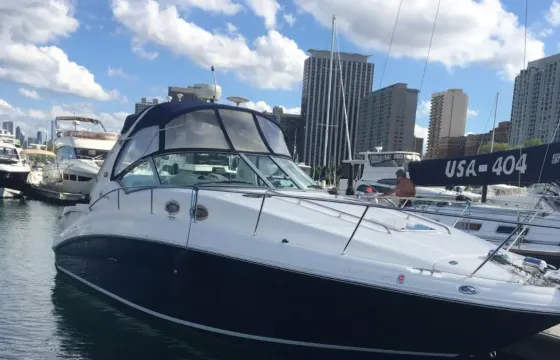 32ft SeaRay Sundancer Motor Yacht for Charter in Chicago for 6 Guests
