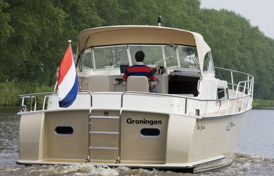 32 ft Marmeralk Delos Cruiser Motor Yacht Charter in IJsselstein