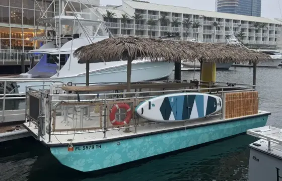 26-Foot Beach Cat Tiki Boat With Local Captain in Fort Lauderdale!