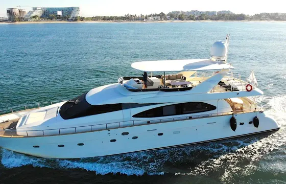 Azimut 85 Luxury Yachting Experience