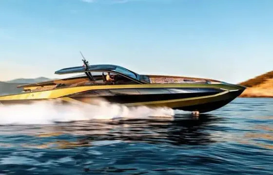 Saint-Tropez Luxury Cruise on Tecnomar Lamborghini 63