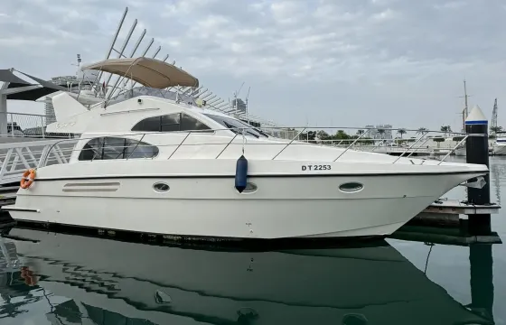 42ft Private Yacht For Sightseeing, Parties and More in Dubai Marina