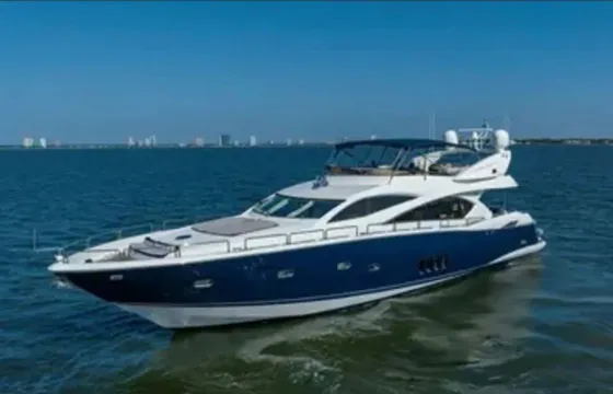 Sunseeker Manhattan 90' – Luxury Experience on the Water with Jacuzzi