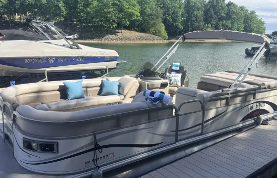 Starcraft Legacy 23ft Pontoon Rental – Lake Norman Cruise for Family Fun