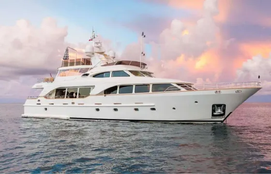 110FT BENNETI PREMIUM YACHT FOR 50 GUESTS