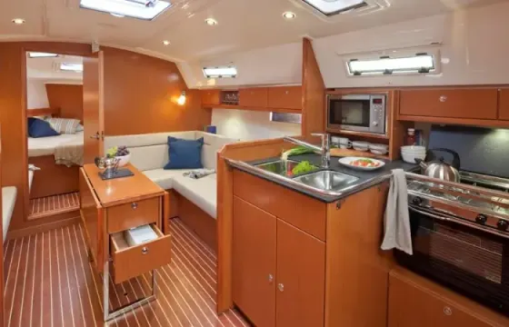 Charter Bavaria 36 Cruiser Sailboat in Lisbon