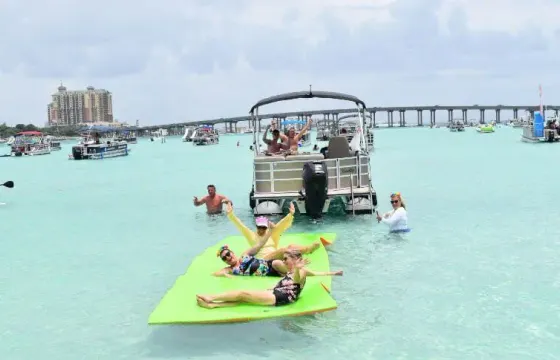 10 Person Amazing Pontoon Experience in Emerald Coast - Fuel included