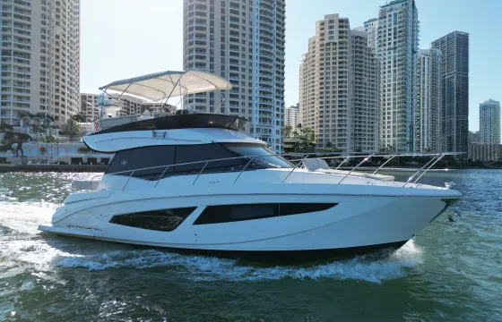 Beautiful 2020 Regal 42 Fly Yacht in Miami
