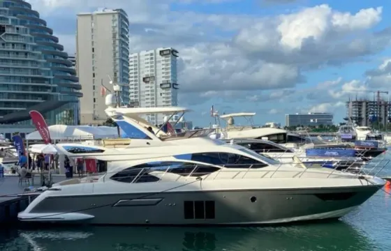 Unique Experience Luxury New Azimut 54 ft in Cancún and Isla Mujeres