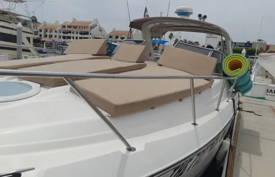 Beautiful Luxury Maxum 33ft Yacht for Charter in Cabo San Lucas